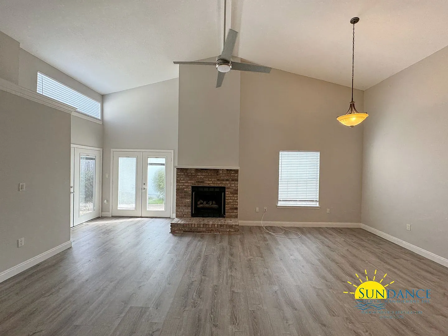 Stunning 3-Bedroom Home in a Tranquil Cul-de-Sac! — Photo 3
