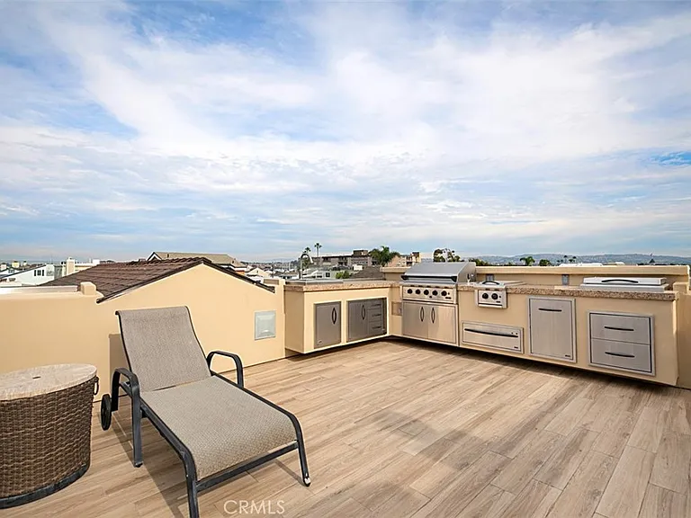 208 E Balboa Blvd — Photo 38