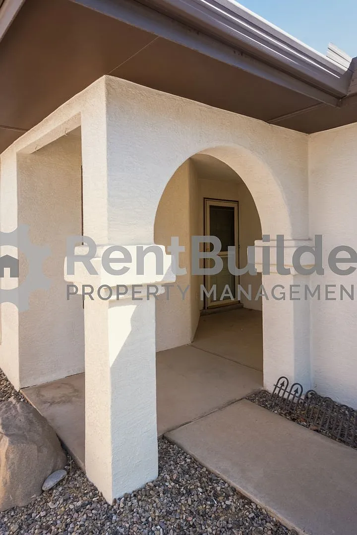 3 bed, 2.0 bath, 1108 sqft, $1,795 — Photo 3