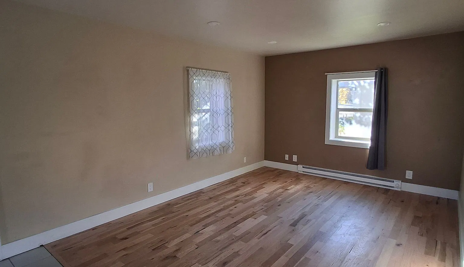 2 Bedroom stand alone home near the College — Photo 4