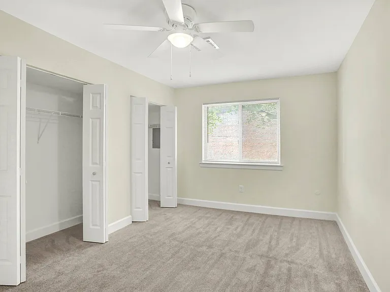 Twin Lakes Apartments — Photo 8