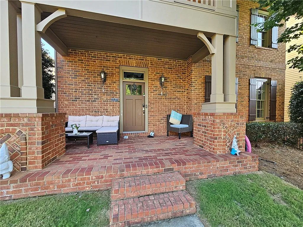 4 bed, 3.5 bath, 3644 sqft, $4,100 — Photo 2