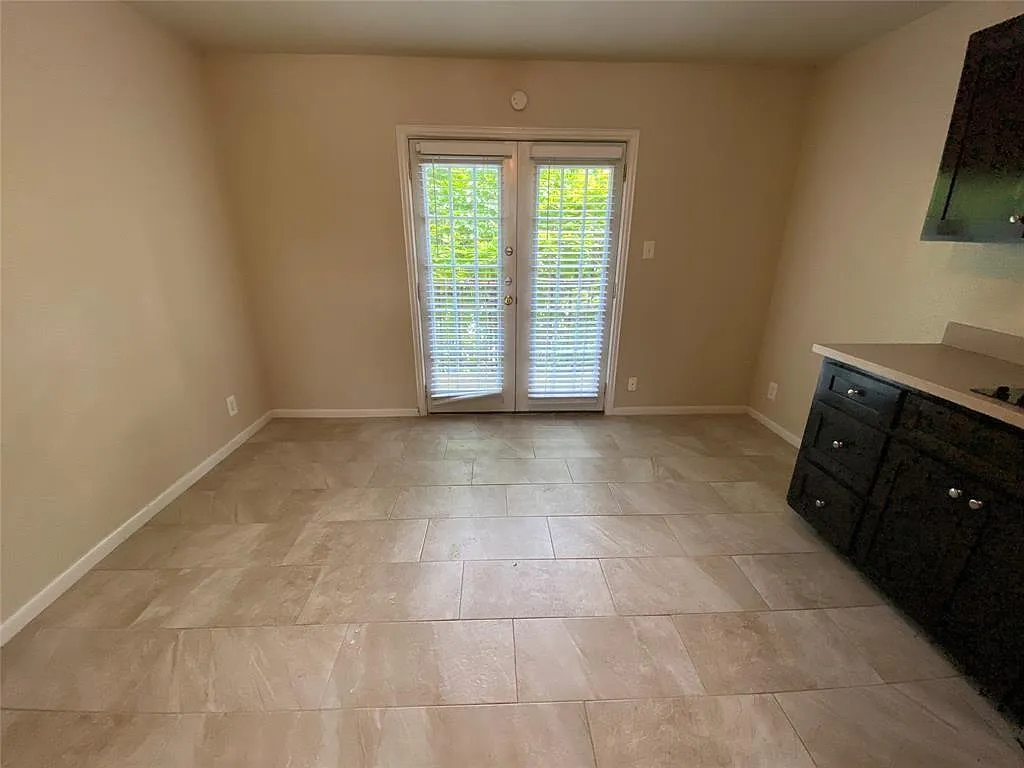 1 bed, 1.0 bath, 319 sqft, $800 — Photo 2