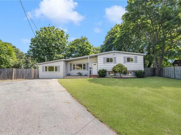 6 Shamrock Dr, Warwick, RI 02886