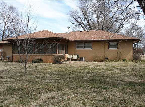 2nd image of 1305 Terrace Dr