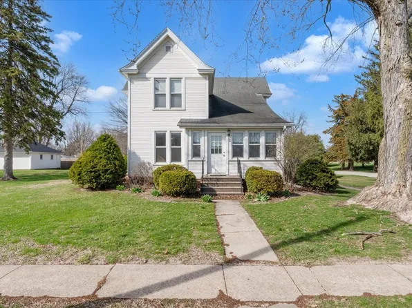 304 Walnut St, New Windsor, IL 61465