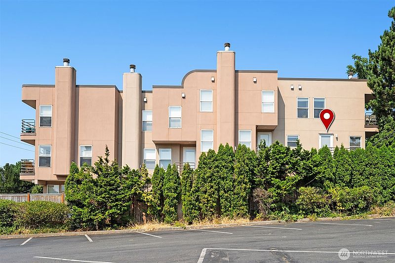 3rd image of 3216 14th Avenue W #202