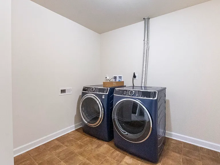 555 English Oak Ln — Photo 20