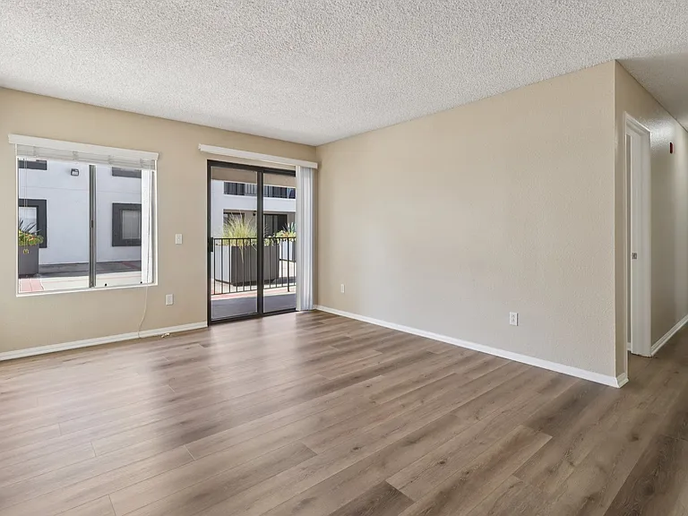 Mirada at La Jolla Colony Apartments — Photo 17