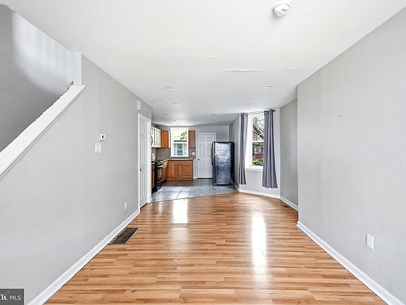 5th image of 5841 Montrose St