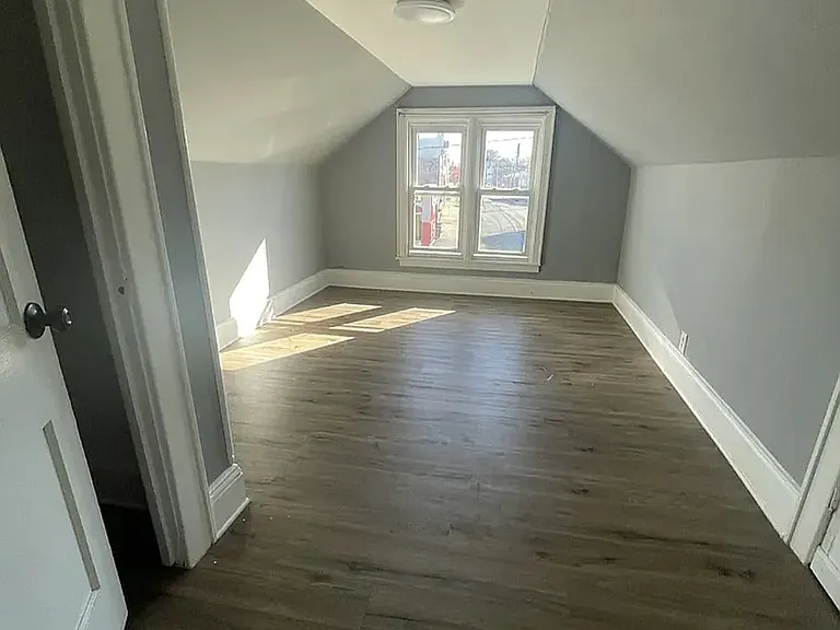 559 Grove St #6D — Photo 2