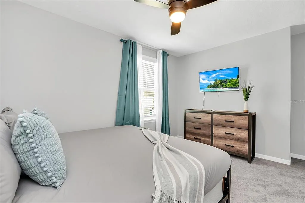 5 bed, 3.0 bath, 2804 sqft, $2,980 — Photo 4
