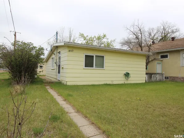 403 4th Street W, Shaunavon, SK S0N 2M0