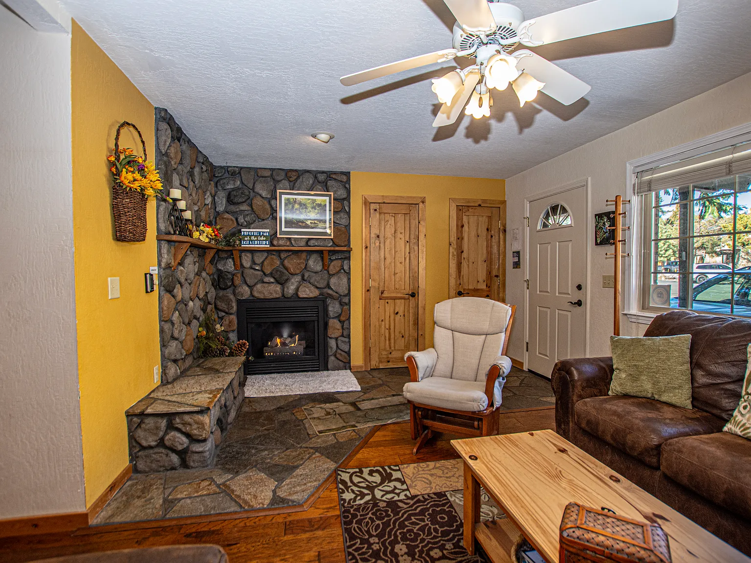 3 bed, 1408 sqft, $4,000 — Photo 2