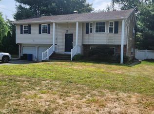 316 Mount Pleasant Rd, Hauppauge, NY 11788