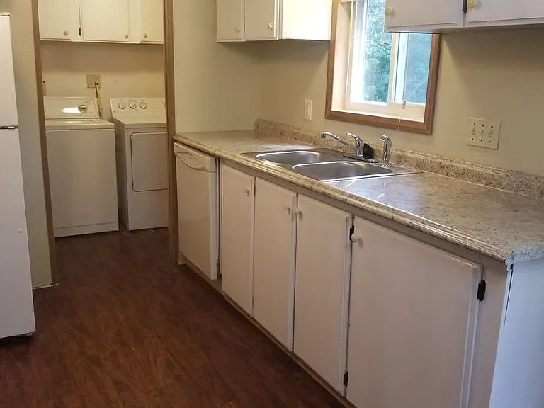 823 Doberman Ct SE — Photo 3