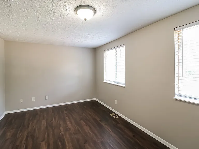 6818 Graves Mill Dr — Photo 13