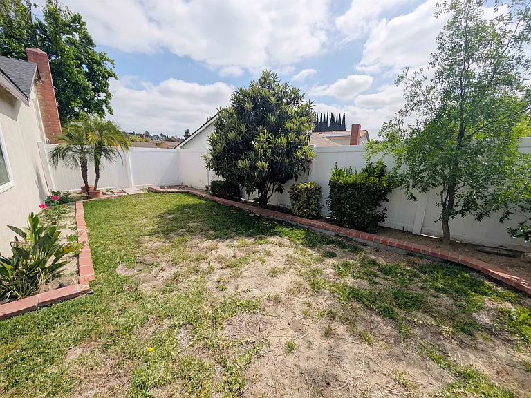 20239 Damietta Dr — Photo 32