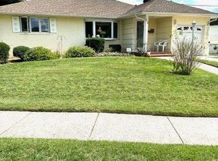 883 Balfour St, Valley Stream, NY 11580