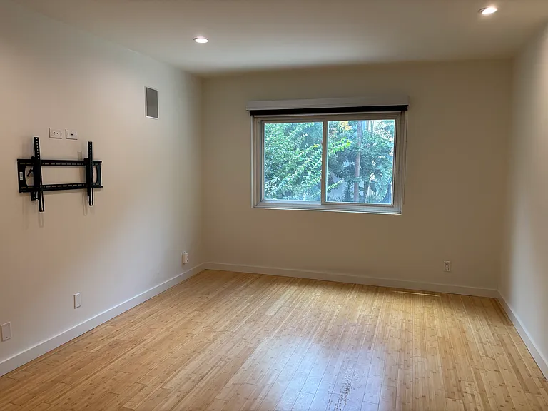 1250 N Kings Rd #301 — Photo 20