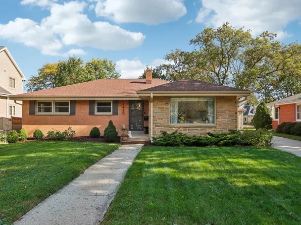 8425 Ravenswood CIRCLE, Milwaukee, WI 53226