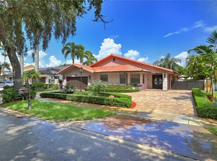 8221 NW 165th Ter, Miami Lakes, FL 33016