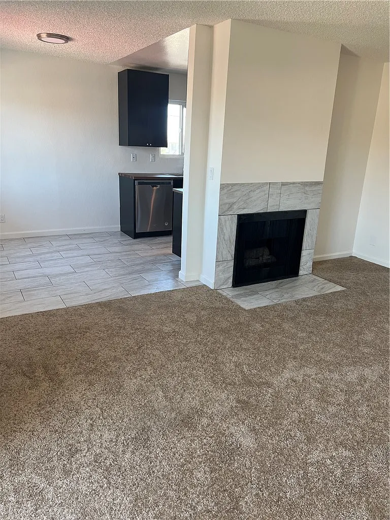 2 bed, 896 sqft, $2,000 — Photo 4