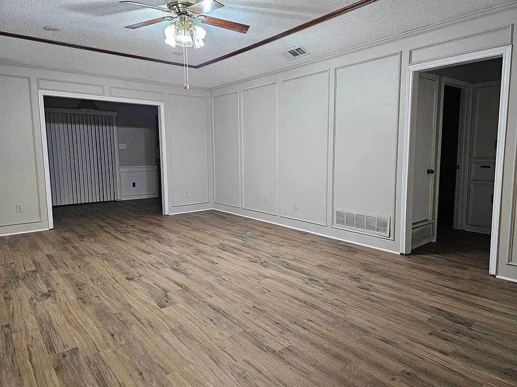 3 bed, 2.0 bath, 1330 sqft, $1,875 — Photo 3