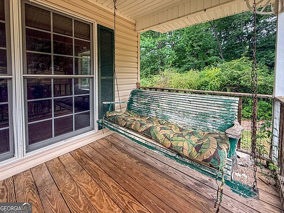 3rd image of 790 Birdhouse Ln