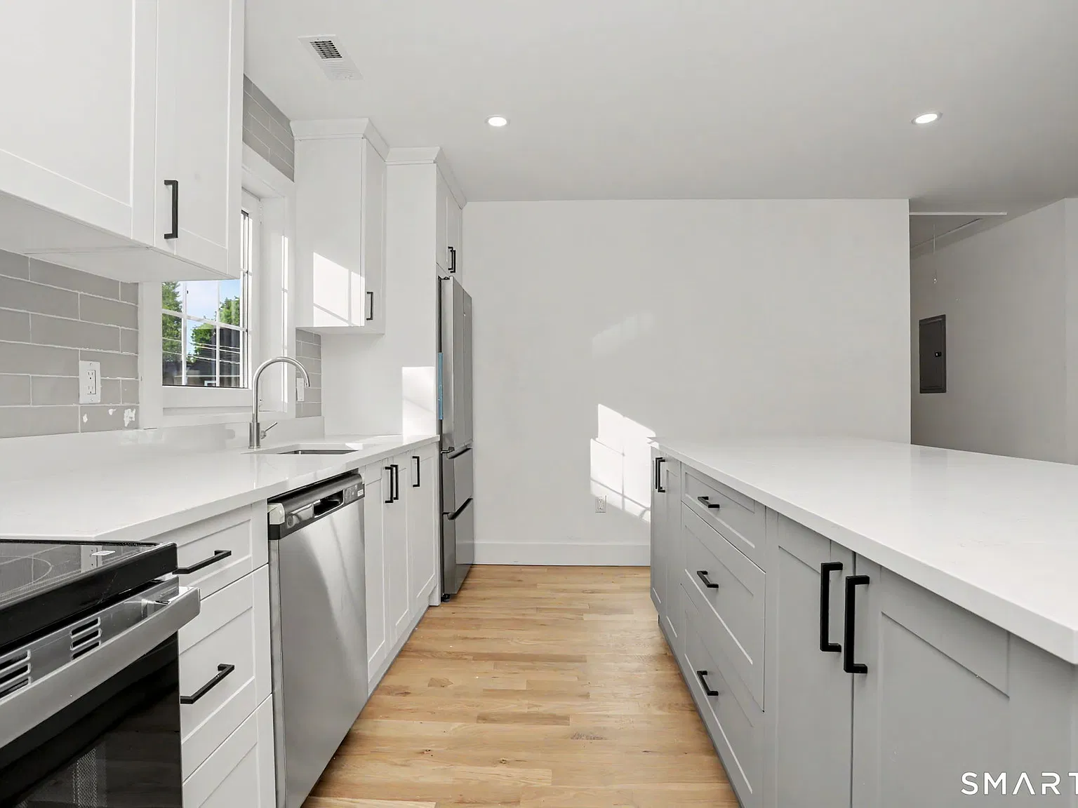 3 bed, 2.0 bath, 1270 sqft, $3,500 — Photo 2