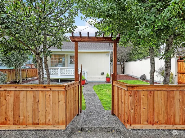 8827 10th Avenue SW, Seattle, WA 98106