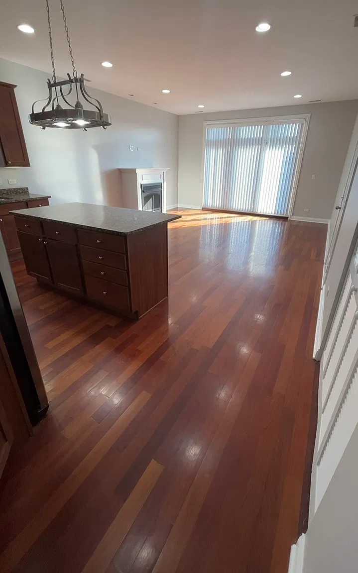 3 bed, 1000 sqft, $2,800 — Photo 2