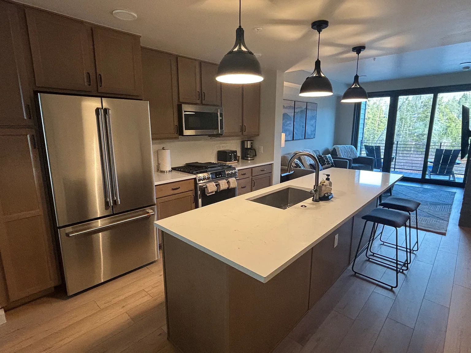 2 bed, 955 sqft, $3,650 — Photo 3