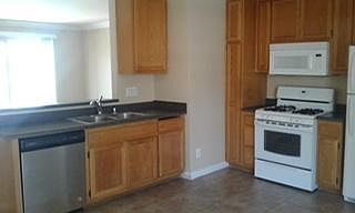 4th image of 1365 Crafton Ave APT 2013