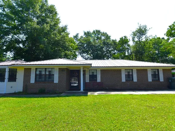 1100 Meharis Cir, Dothan, AL 36303