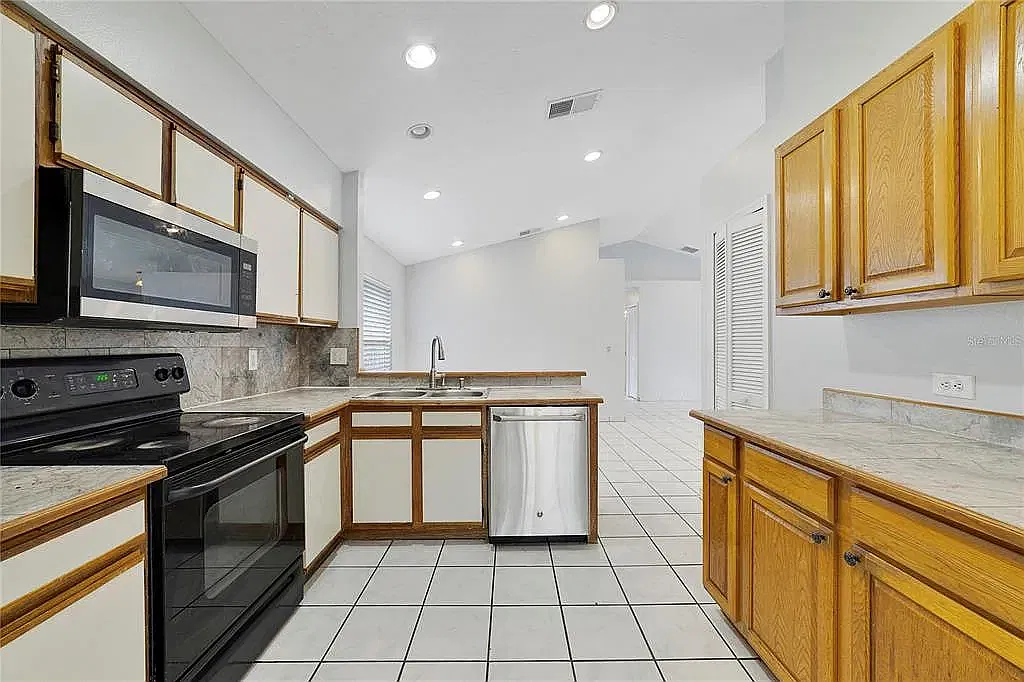 4 bed, 1476 sqft, $2,300 — Photo 4
