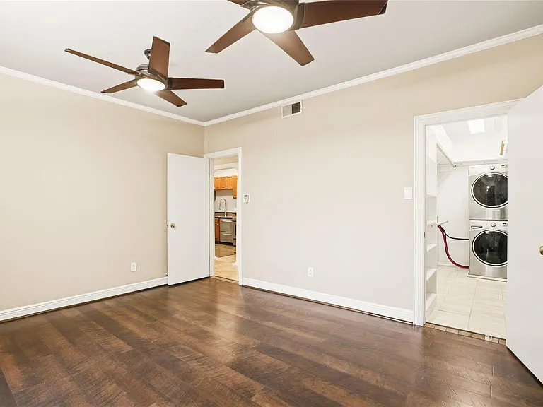 2100 Tanglewilde St #537 — Photo 14