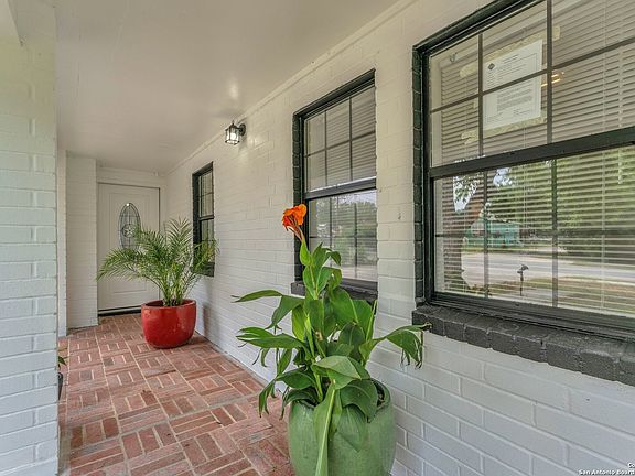 2nd image of 203 W BAETZ BLVD