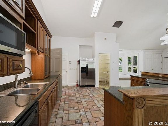 5th image of 6805 NW 105th Ave