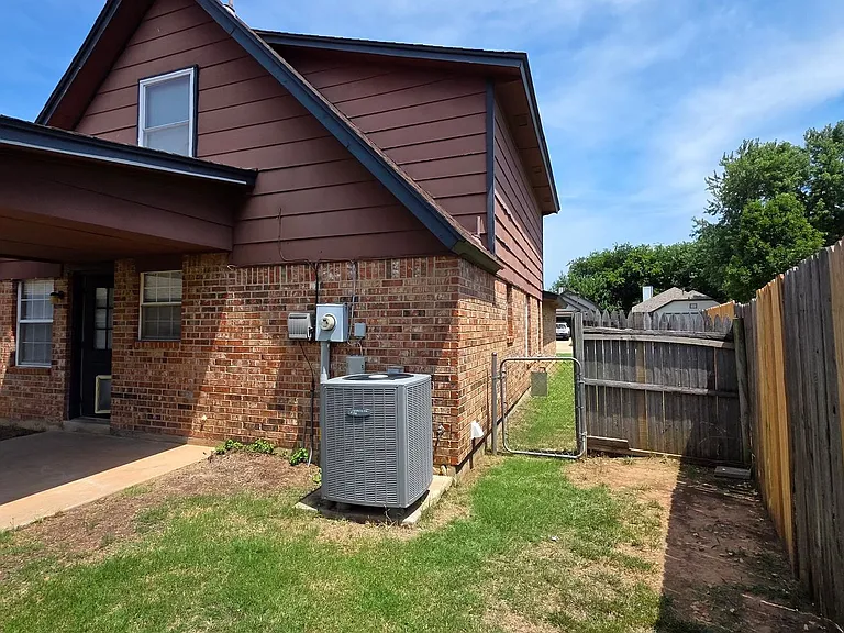 621 Stoneridge Dr — Photo 32