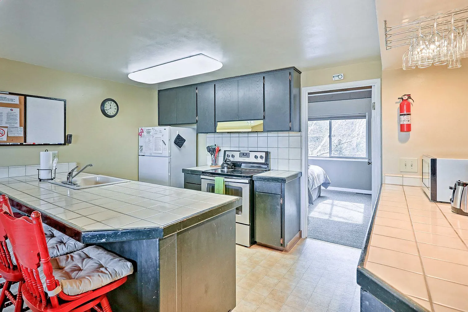 3 bed, 2.0 bath, 1399 sqft, $9,739 — Photo 4