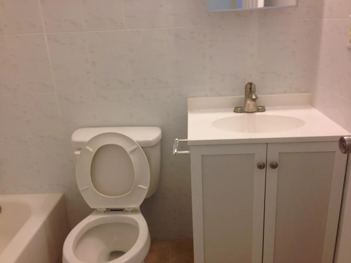 5 bed, 1800 sqft, $2,100 — Photo 4