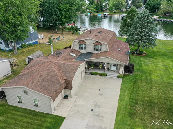 8058 Arrowhead Dr, Mears, MI 49436