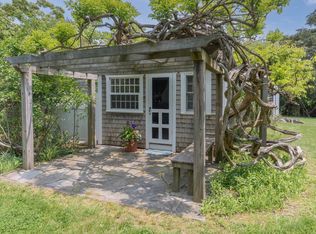 40 Scotchmans Ln, West Tisbury, MA 02575