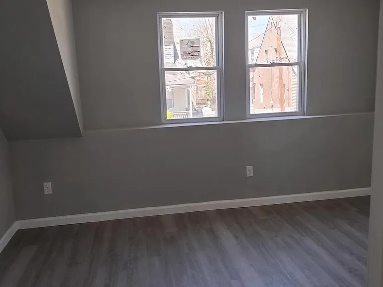 1115 White St — Photo 6