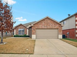 8640 Star Thistle Dr, Fort Worth, TX 76179