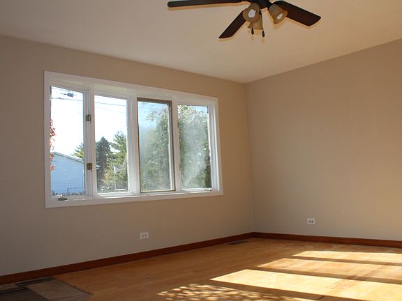 3rd image of 10100 Talmadge  Ave.