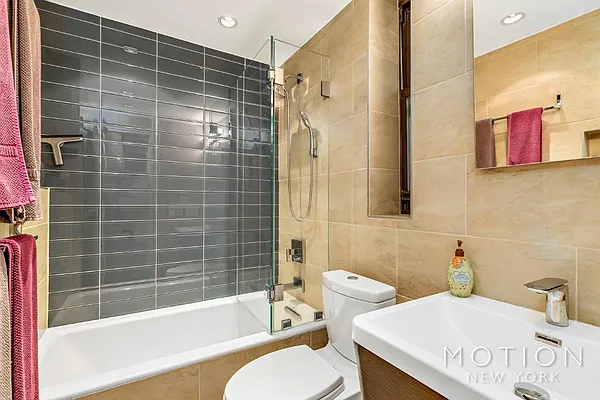 Rented by MOTION New York | media 6