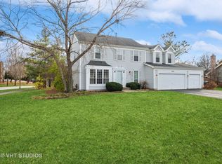 902 Fox Chase Cir, St Charles, IL 60174