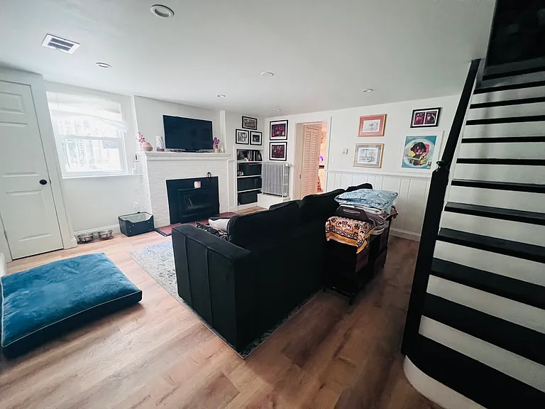 422 21st St NE — Photo 8